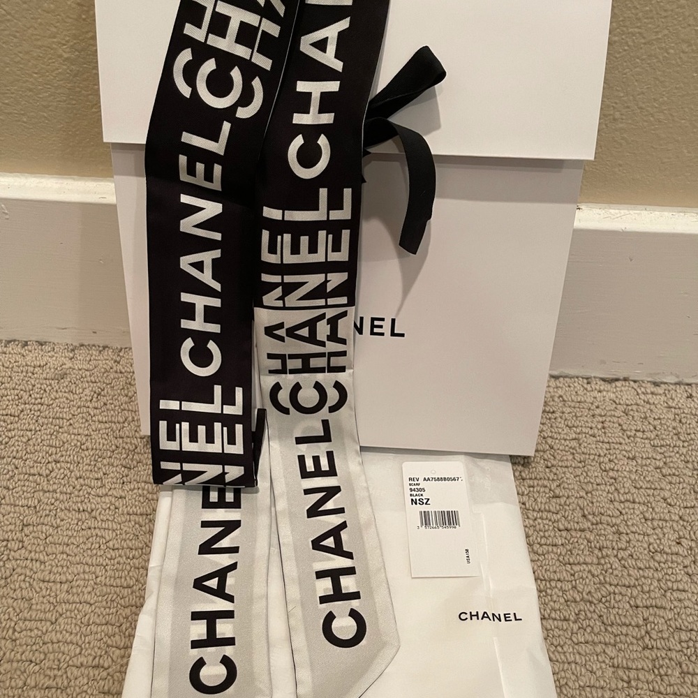 100% Authentic Brand New Chanel Silk Logo Slim Bandeau Scarf Black White